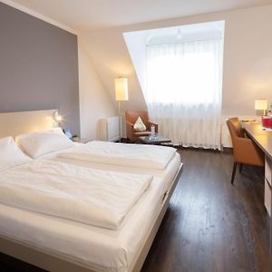 Standard Zimmer mit Kingsize-Bett